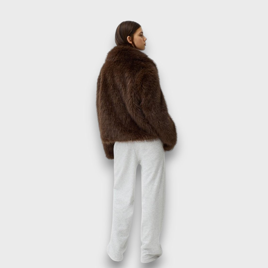 Illia | Abrigo Corto con Cuello Oversize