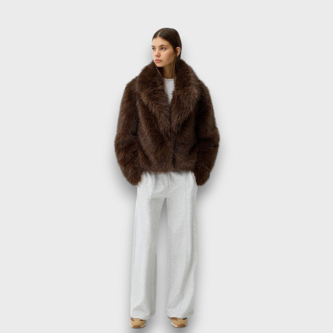 Illia | Abrigo Corto con Cuello Oversize