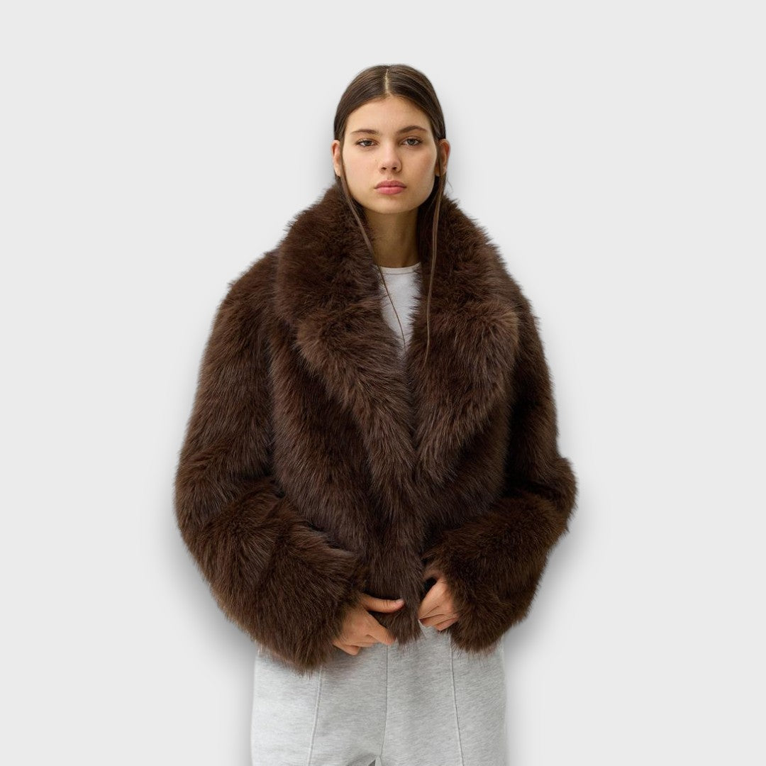 Illia | Abrigo Corto con Cuello Oversize