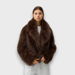 Illia | Abrigo Corto con Cuello Oversize