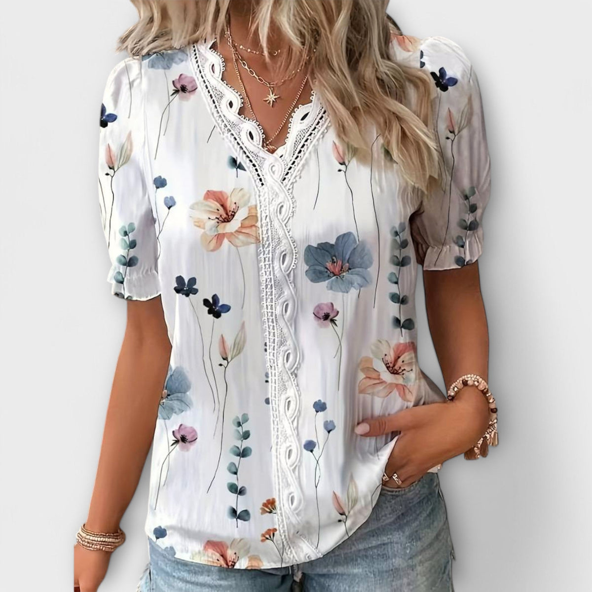 Amelia | Blusa con Escote V de Primavera